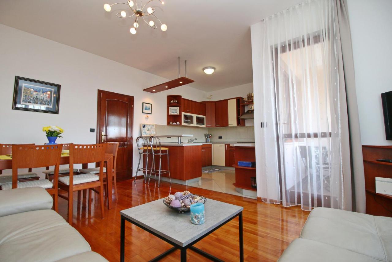 Polo Apartments Ровінь Екстер'єр фото